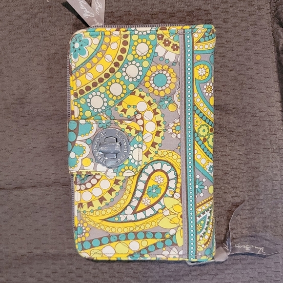 NWOT Vera Bradley Turn Lock Wallet Clutch Lemon Parfait Pattern - Picture 1 of 7